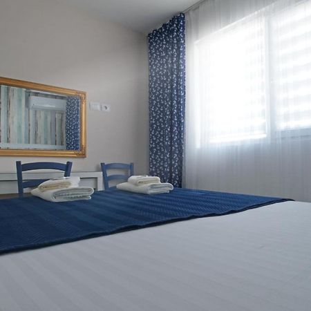 Blue Eye Apartment Sarande Bagian luar foto