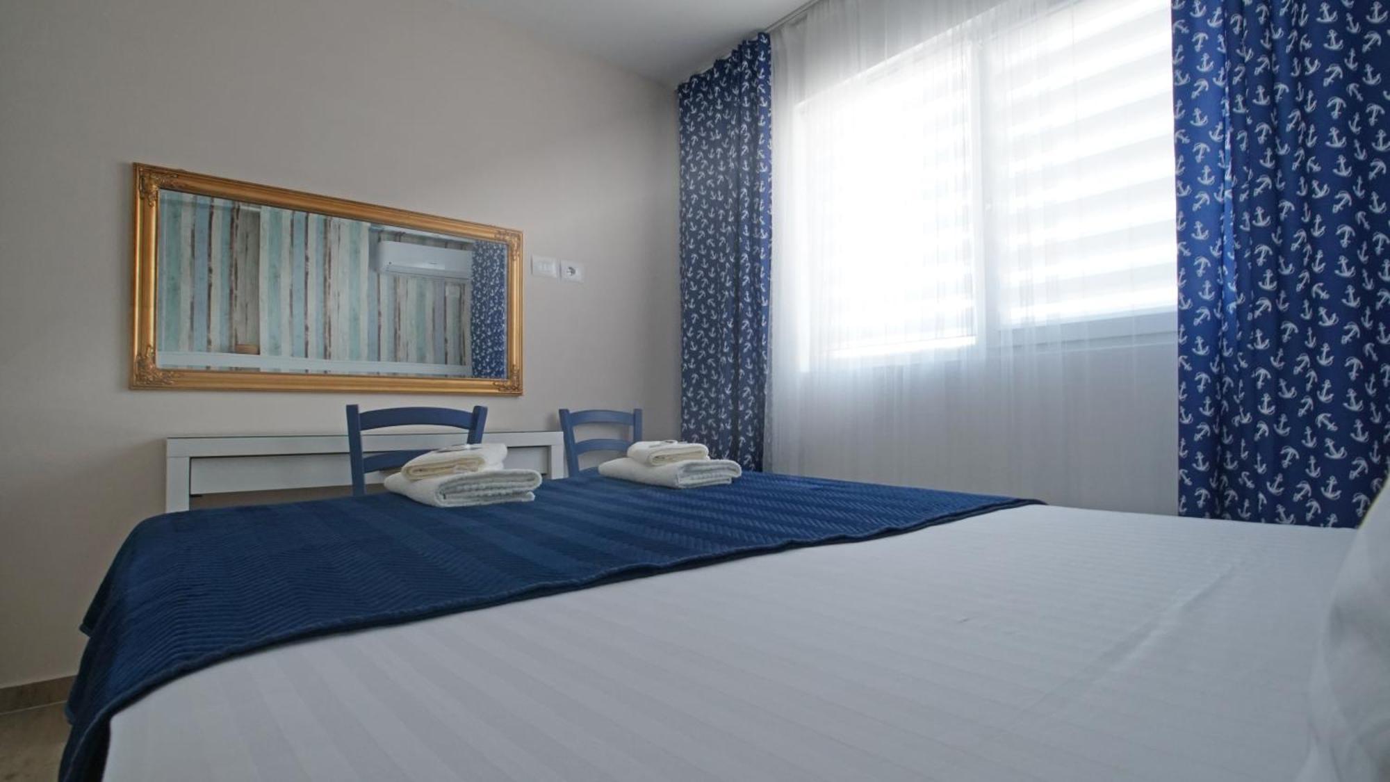 Blue Eye Apartment Sarande Bagian luar foto